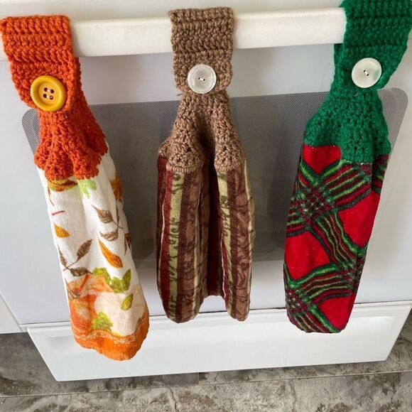 Estate Find: Set of 3 Crochet Top Kitchen Towels - Picture 1 of 1